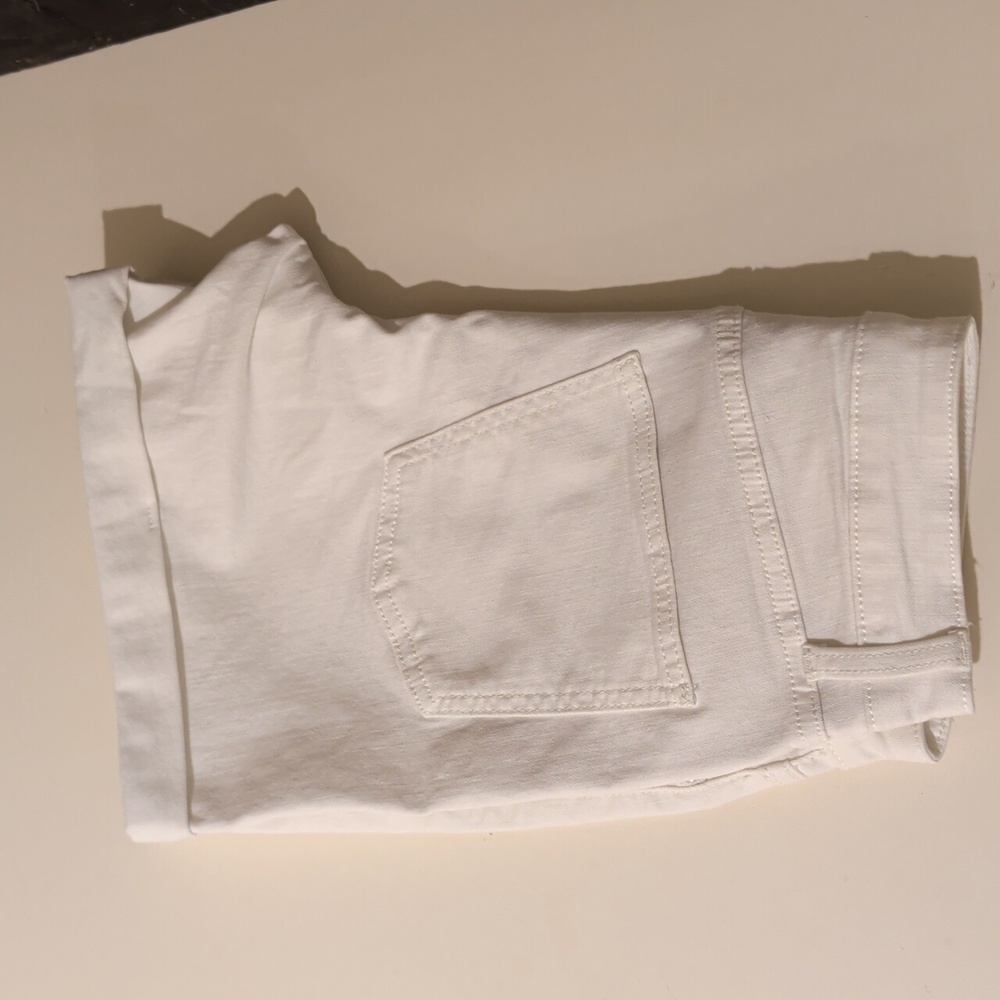 LC Lauren Conrad White Cuffed Short, High Rise. Size 2 Women - Picture 7 of 11